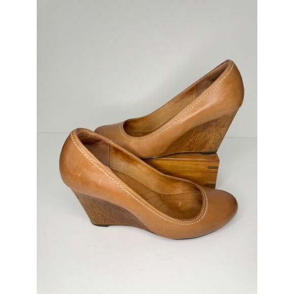 CLARKS Purity Snow Caramel Leather and Wood Wedge Heels Size 7.5 - Picture 1 of 5